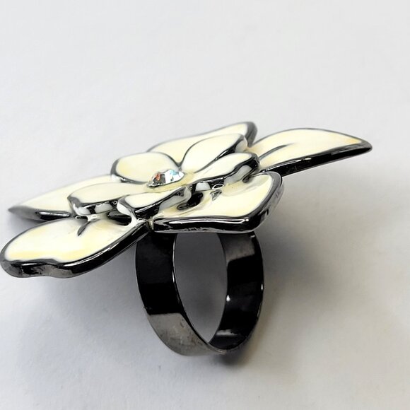 Statement Flower Stretch Ring, White Flower Enamel Adjustable Ring, Floral Ring - Picture 8 of 9